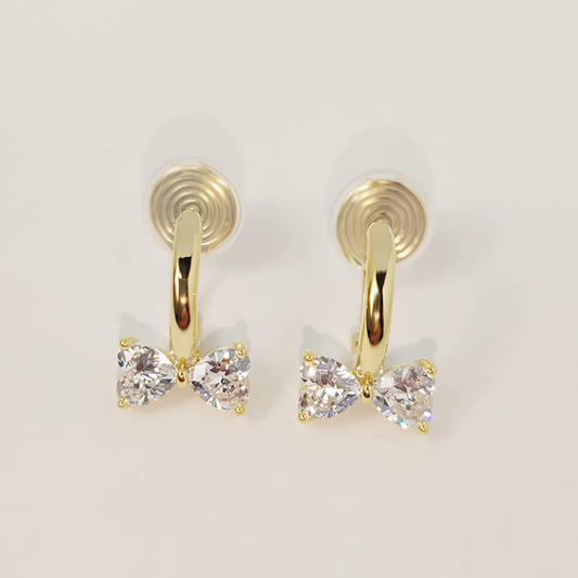 ジルコニアミニリボンモチーフイヤリング【ノンホール(フラットタイプ)】