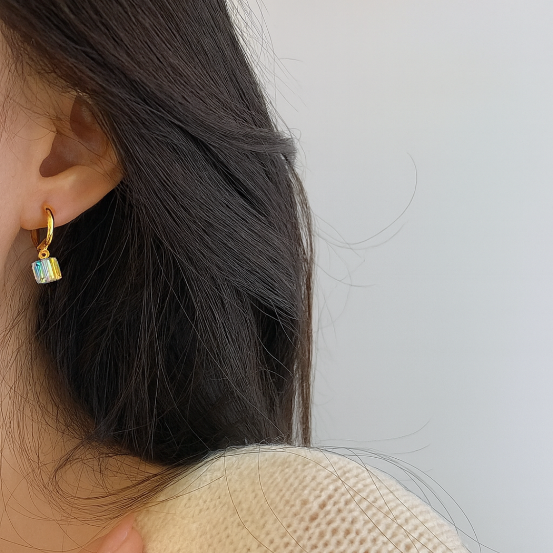 【新作|12/3(月)〜】クリスタルキューブイヤリング【ノンホール(フラットタイプ)】