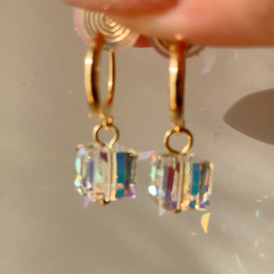 【新作｜12/3(月)〜】クリスタルキューブイヤリング【ノンホール（フラットタイプ）】