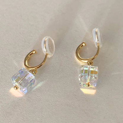 【新作｜12/3(月)〜】クリスタルキューブイヤリング【ノンホール（フラットタイプ）】