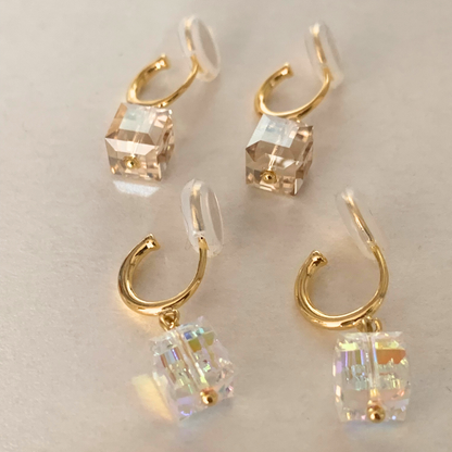 【新作｜12/3(月)〜】クリスタルキューブイヤリング【ノンホール（フラットタイプ）】