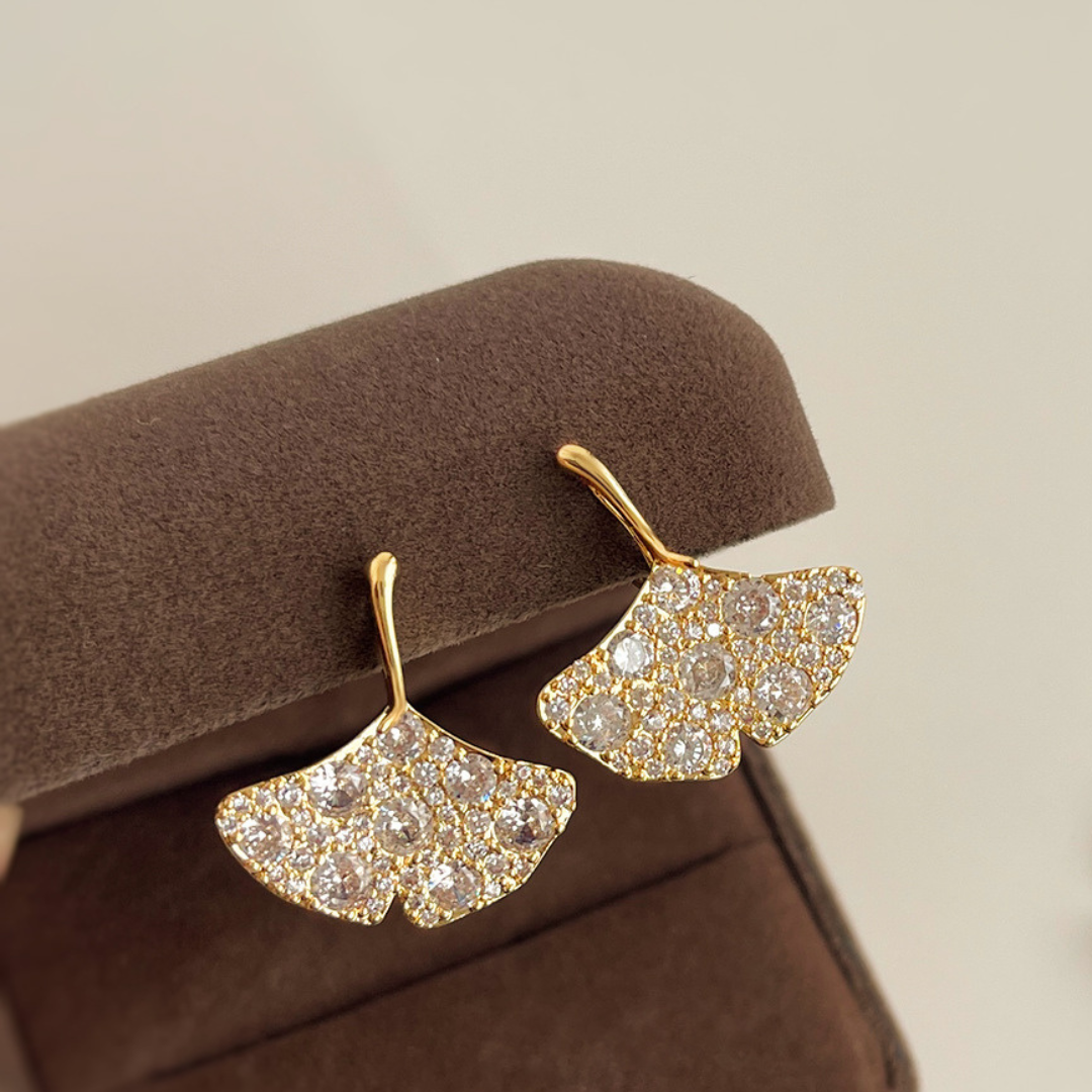 【新作｜12/3(月)〜】イチョウリーフパヴェイヤリング【ノンホール（フラットタイプ）】