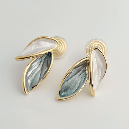 【新作｜12/3(月)〜】バイカラ―リーフイヤリング【ノンホール（フラットタイプ）】