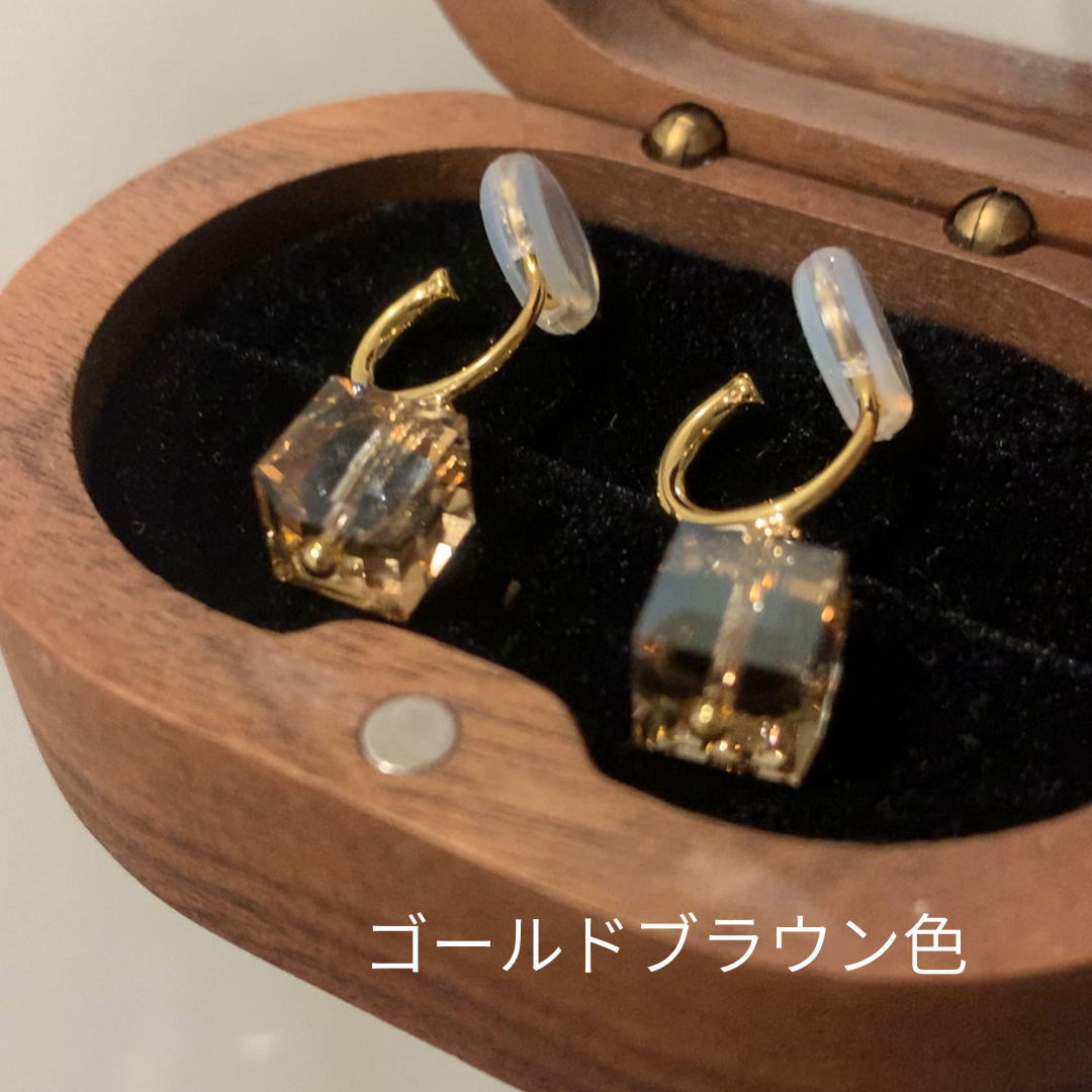 【再入荷｜2/17(火)〜】クリスタルキューブイヤリング【ノンホール（フラットタイプ）】