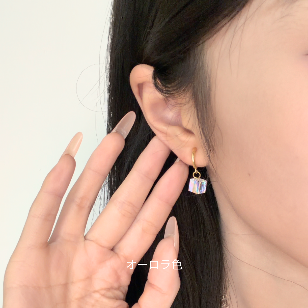 【再入荷｜2/17(火)〜】クリスタルキューブイヤリング【ノンホール（フラットタイプ）】