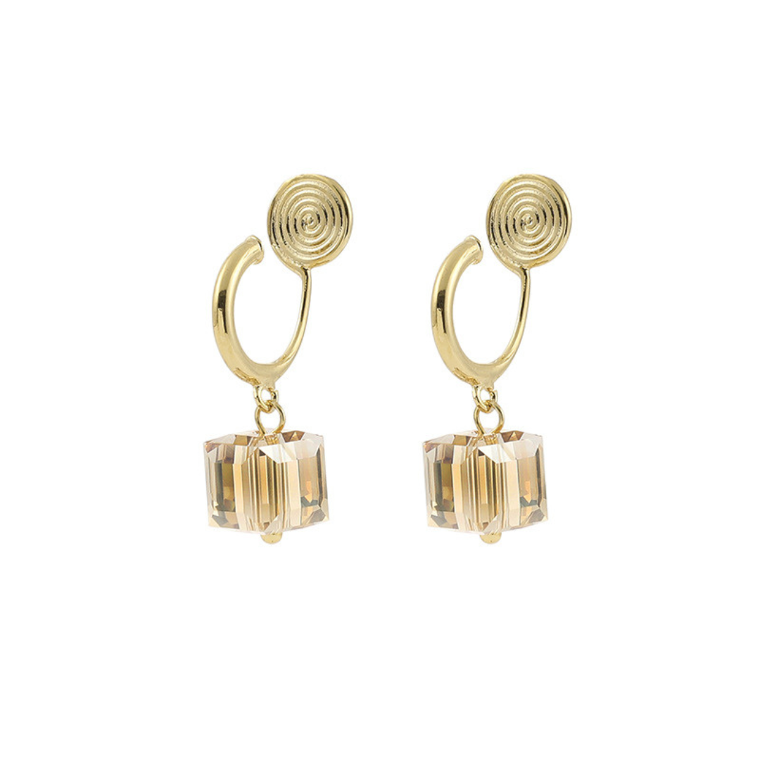 【新作｜12/3(月)〜】クリスタルキューブイヤリング【ノンホール（フラットタイプ）】