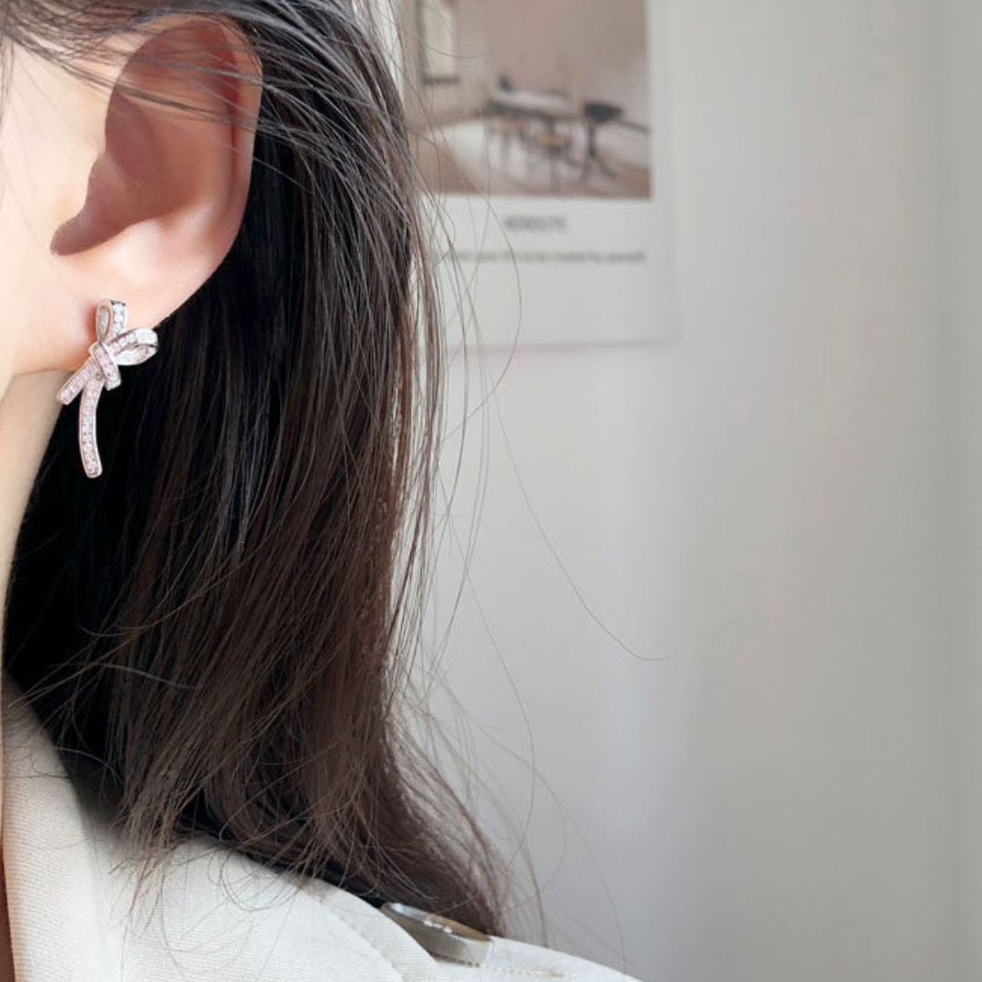 【新作｜1/19(月)〜】シンメトリーリボンイヤリング【ノンホール（フラットタイプ）】