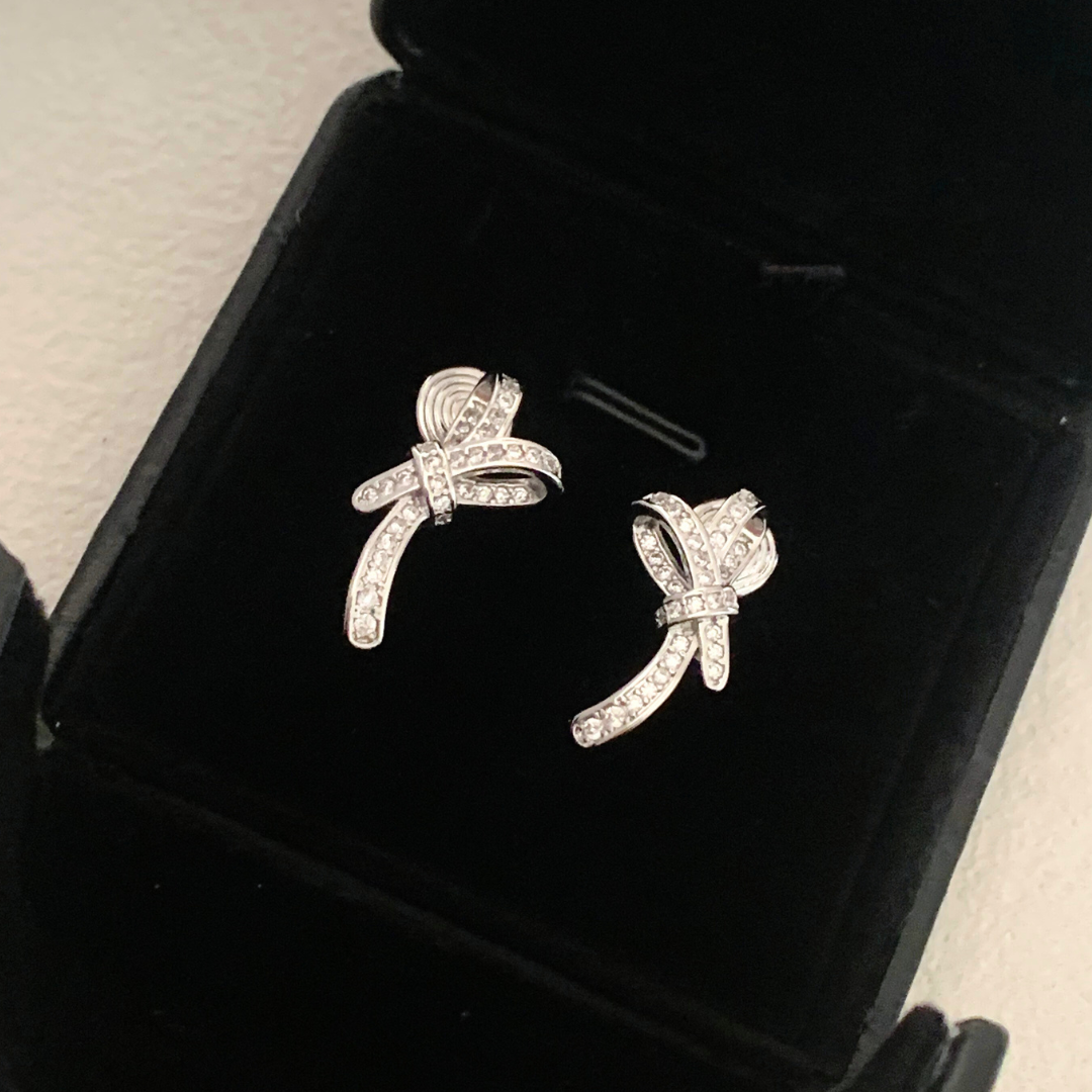 【新作｜1/19(月)〜】シンメトリーリボンイヤリング【ノンホール（フラットタイプ）】