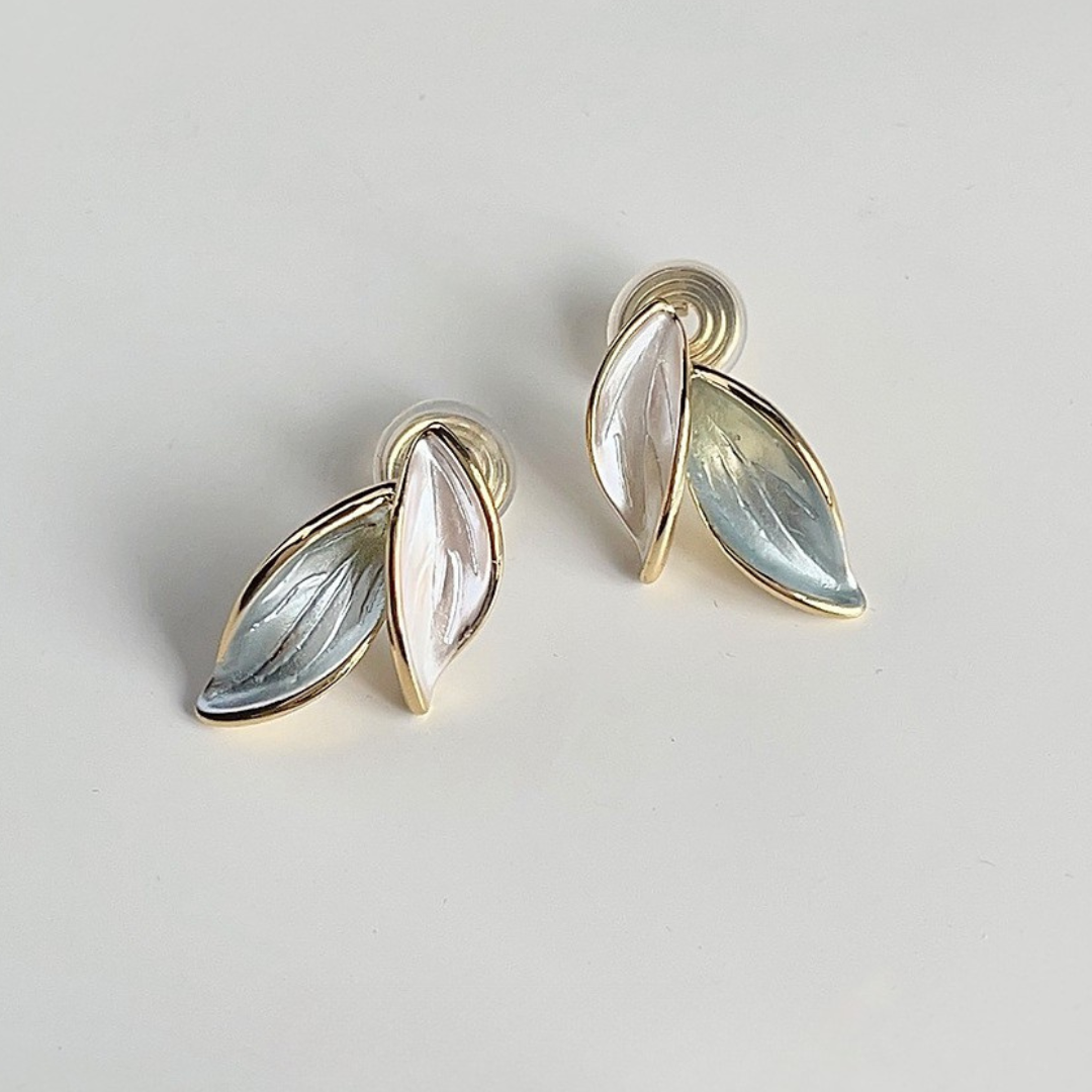 【新作｜12/3(月)〜】バイカラ―リーフイヤリング【ノンホール（フラットタイプ）】