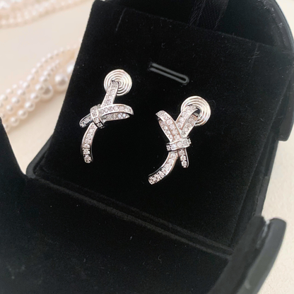 【新作｜1/19(月)〜】シンメトリーリボンイヤリング【ノンホール（フラットタイプ）】