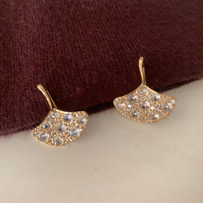 【新作｜12/3(月)〜】イチョウリーフパヴェイヤリング【ノンホール（フラットタイプ）】