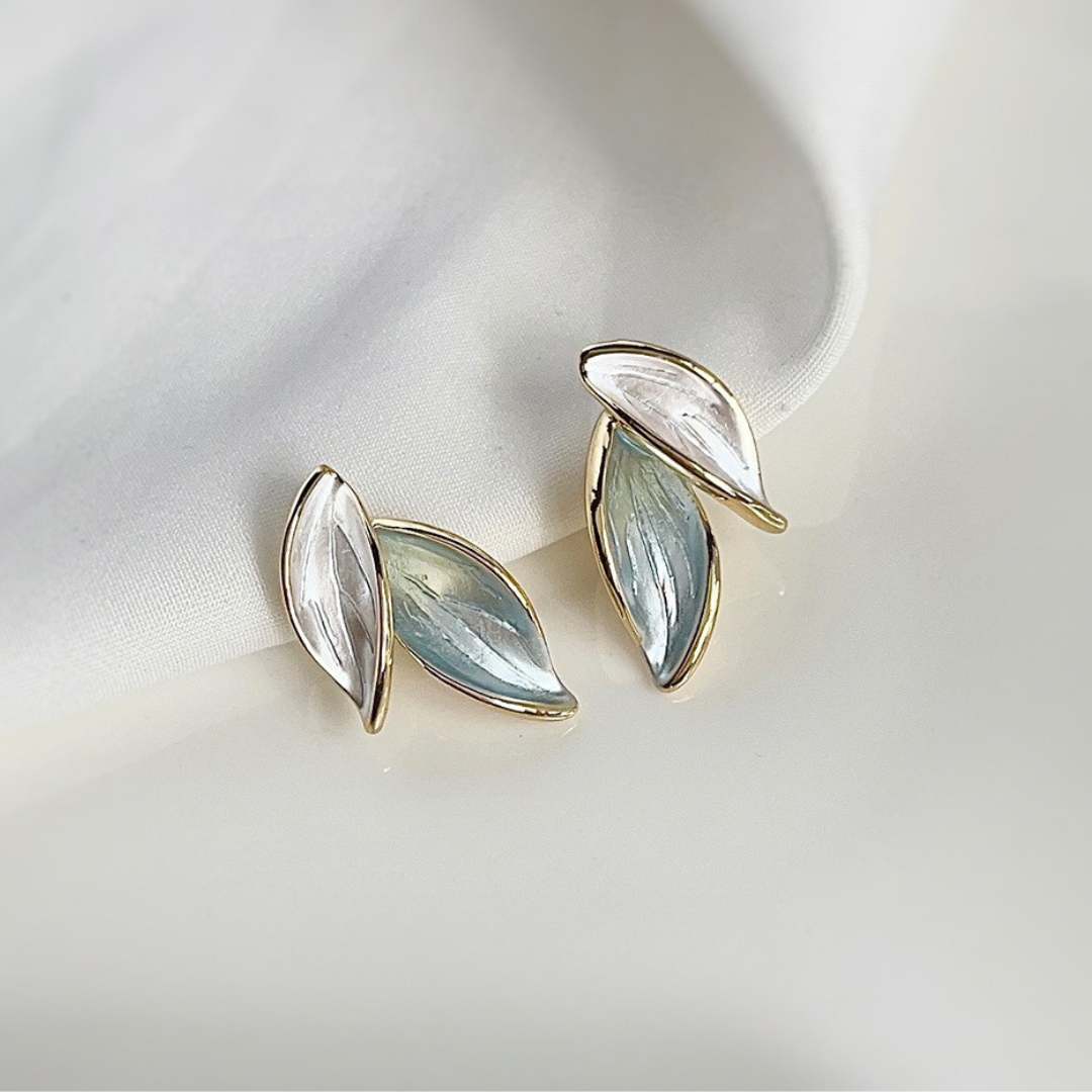 【新作｜12/3(月)〜】バイカラ―リーフイヤリング【ノンホール（フラットタイプ）】