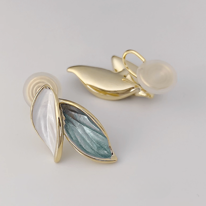 【新作｜12/3(月)〜】バイカラ―リーフイヤリング【ノンホール（フラットタイプ）】