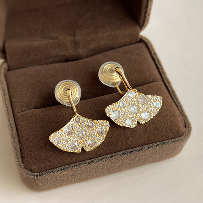 【新作｜12/3(月)〜】イチョウリーフパヴェイヤリング【ノンホール（フラットタイプ）】