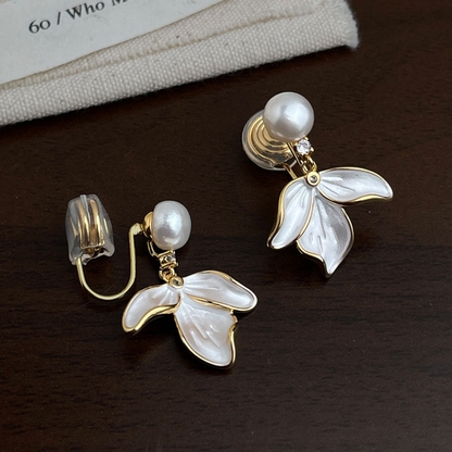 【予約販売｜10/30(木)〜発送】3天然淡水パール&花びらモチーフ イヤリング【ノンホール(スプリングタイプ)】