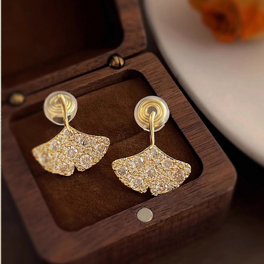 【新作｜12/3(月)〜】イチョウリーフパヴェイヤリング【ノンホール（フラットタイプ）】