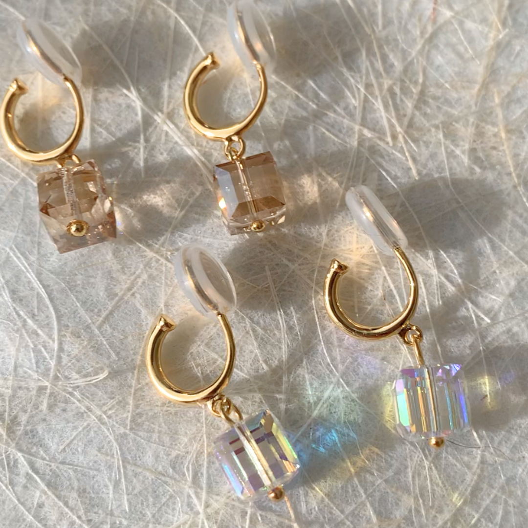 【新作｜12/3(月)〜】クリスタルキューブイヤリング【ノンホール（フラットタイプ）】