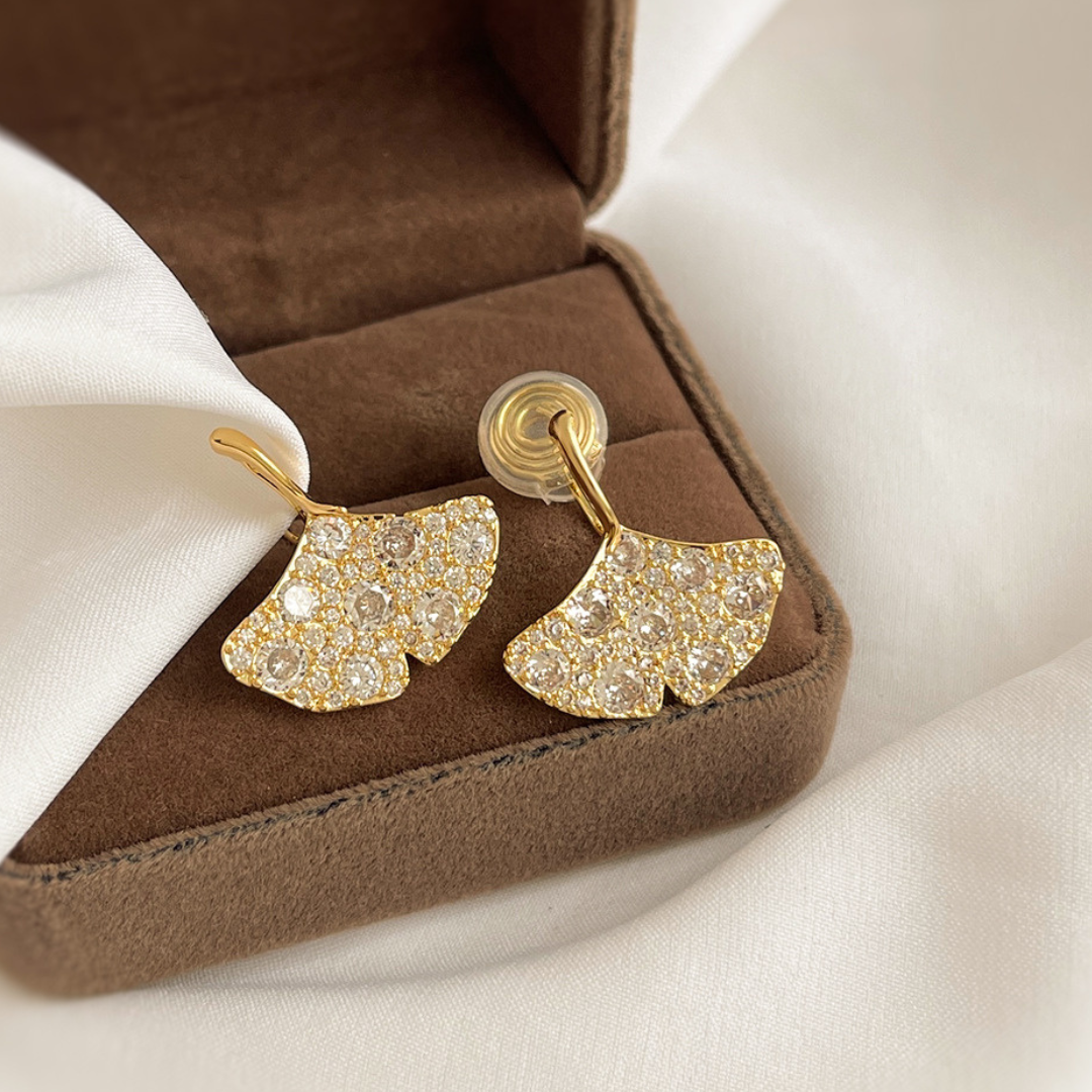 【新作｜12/3(月)〜】イチョウリーフパヴェイヤリング【ノンホール（フラットタイプ）】