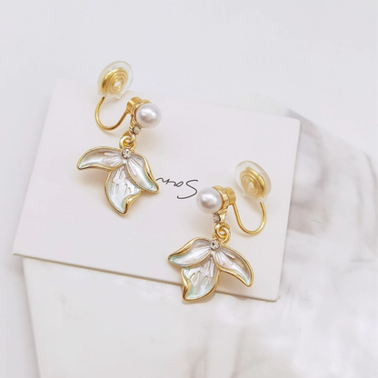 【予約販売｜10/30(木)〜発送】3天然淡水パール&花びらモチーフ イヤリング【ノンホール(スプリングタイプ)】