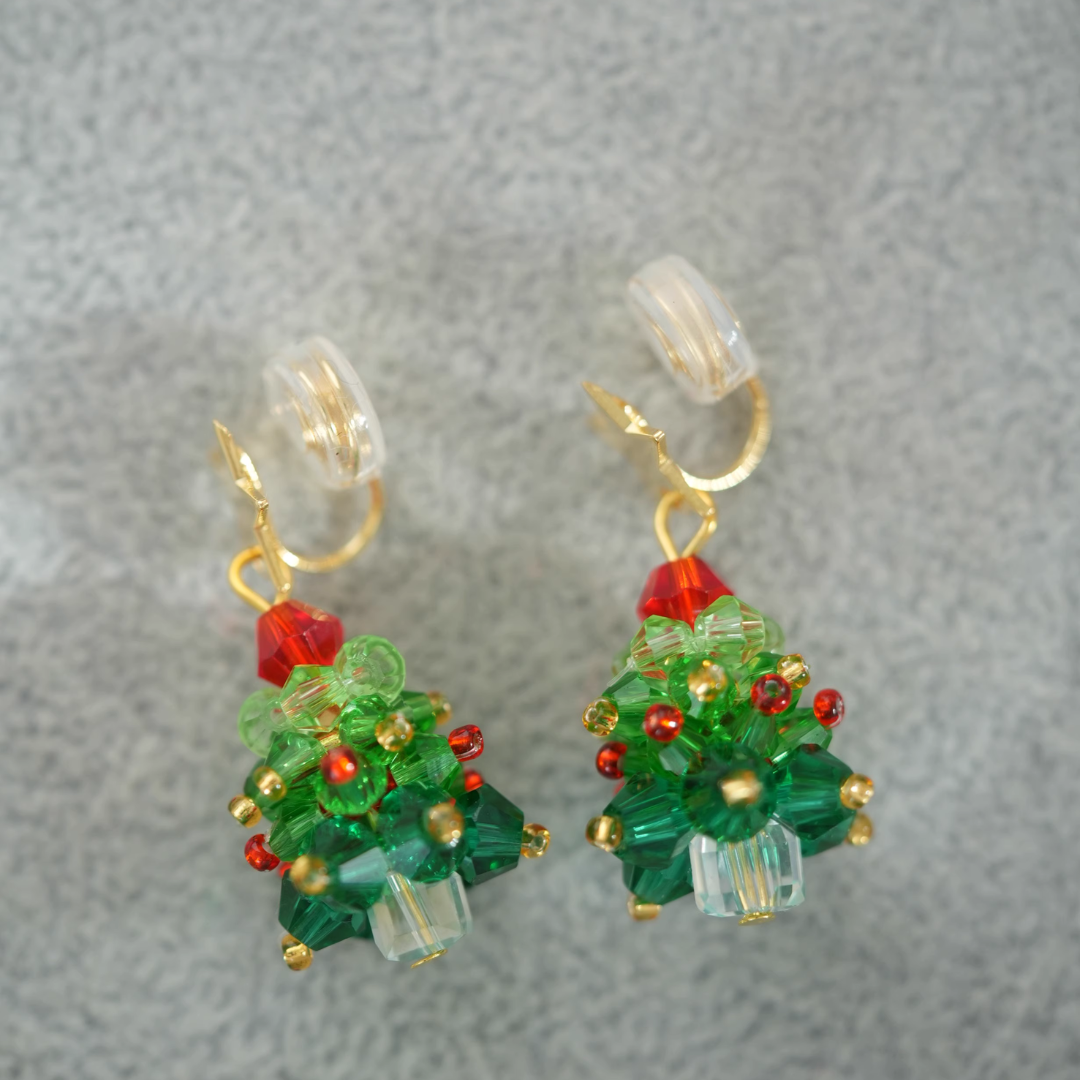 【新作｜12/14(日)〜】クリスマスツリービーズイヤリング【ノンホール（スプリングタイプ）】