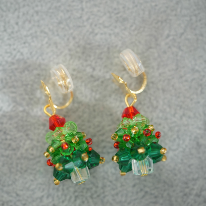 【新作｜12/14(日)〜】クリスマスツリービーズイヤリング【ノンホール（スプリングタイプ）】