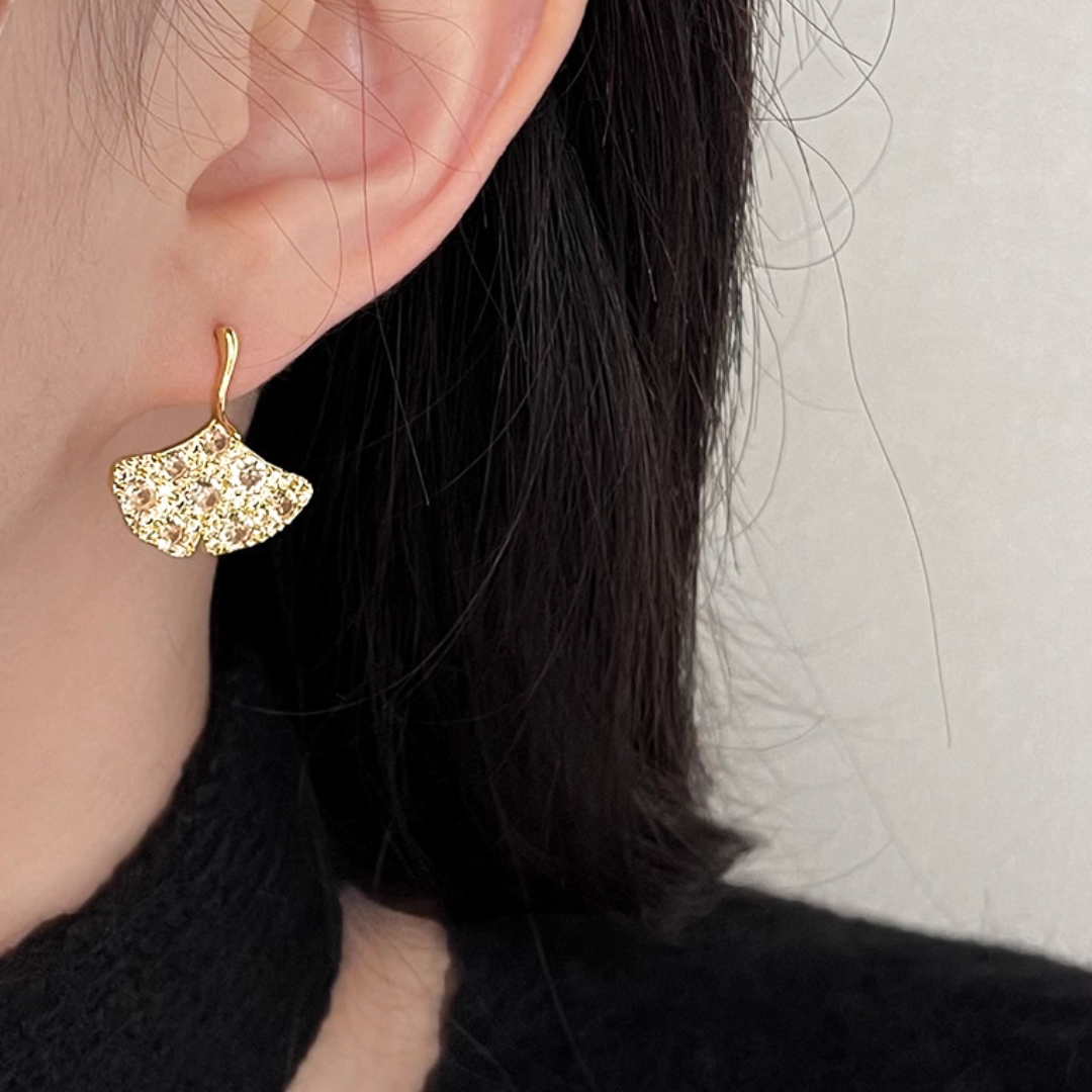 【新作｜12/3(月)〜】イチョウリーフパヴェイヤリング【ノンホール（フラットタイプ）】